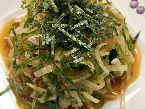 コリコリ食感が楽しい海藻と大根のサラダ